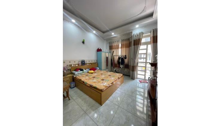 Ngộp  Âu Cơ - Views Tân Bình - 4,5x20m - 2  tầng - HXH Vô nhà